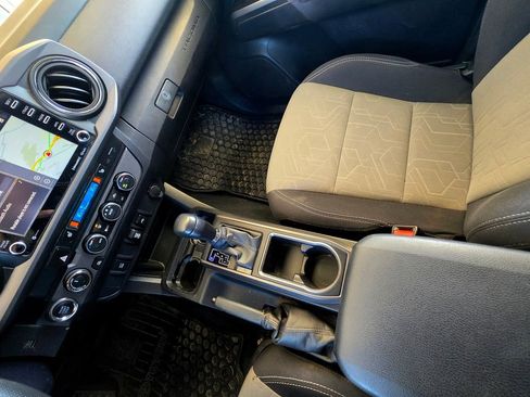 Used 2020 Toyota Tacoma TRD Sport AWD/4WD image 26