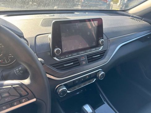 Used 2024 Nissan Altima 2.5 SV FWD image 17