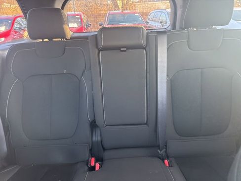 Used 2025 Jeep Grand Cherokee Laredo X image 16