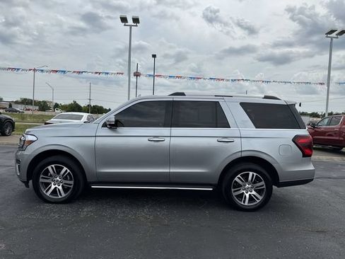 Used 2023 Ford Expedition Limited AWD/4WD image 2