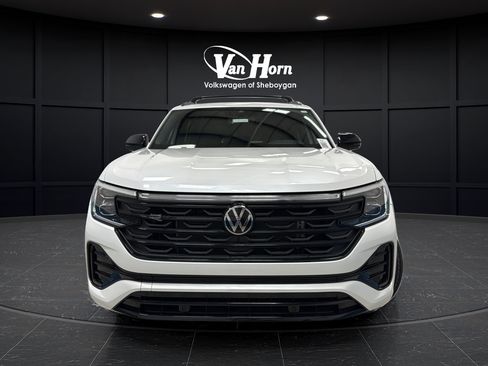 Used 2025 Volkswagen Atlas Cross Sport SEL R-Line AWD/4WD image 2