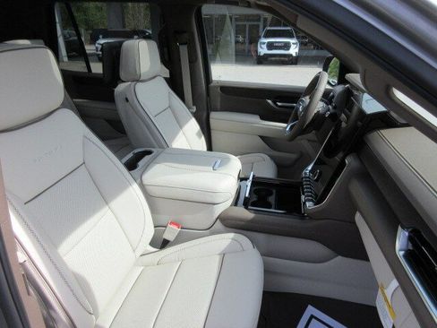 New 2026 GMC Yukon Denali w/ Denali Reserve Package RWD image 13