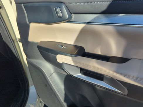 Used 2025 Ford Ranger Lariat w/ Trailer Tow Package image 16