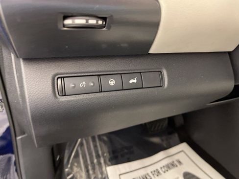 Used 2022 Nissan Pathfinder SL AWD/4WD image 25