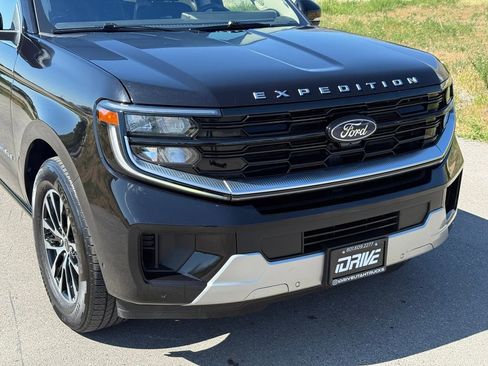 Used 2025 Ford Expedition Platinum AWD/4WD image 5