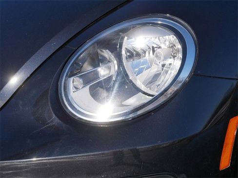 Used 2017 Volkswagen Beetle 1.8T Classic image 10