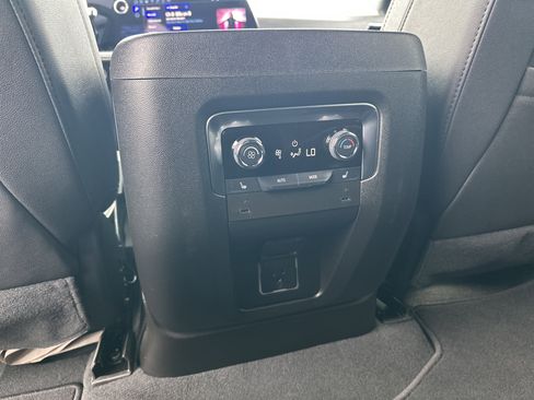 Used 2025 Chevrolet Tahoe Premier image 23