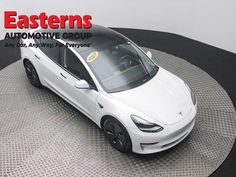 Used 2023 Tesla Model 3 Standard Range image 3