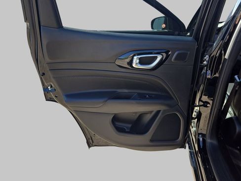 New 2025 Jeep Compass Limited w/ High Altitude Package image 16