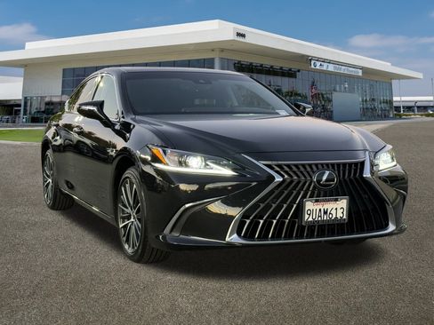 Used 2025 Lexus ES 300h 300h image 2