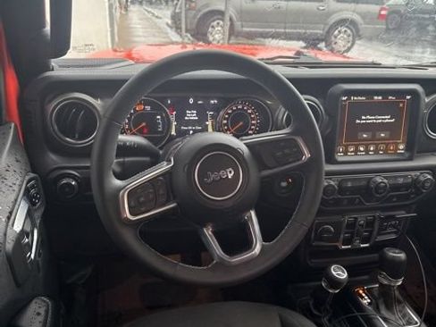 Used 2023 Jeep Wrangler Unlimited Sahara AWD/4WD image 8