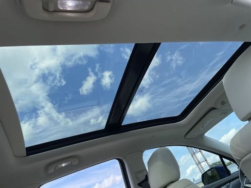 Certified 2024 Cadillac XT5 Premium Luxury w/ LPO, Floor Liner Package AWD/4WD image 21