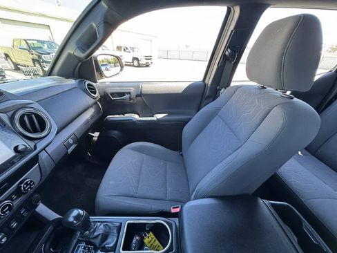 Used 2018 Toyota Tacoma TRD Off-Road w/ Technology Package AWD/4WD image 40