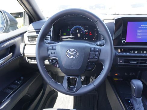 Used 2025 Toyota Camry SE FWD image 14