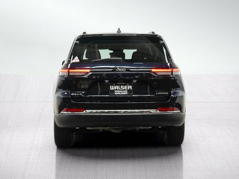 Used 2023 Jeep Grand Cherokee Limited w/ Trailer Tow Prep Group (B) AWD/4WD image 4