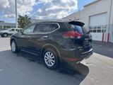 Used 2018 Nissan Rogue SV image 3