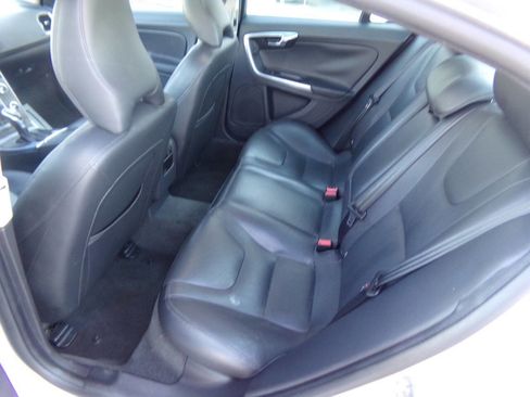 Used 2016 Volvo S60 T5 Premier image 13