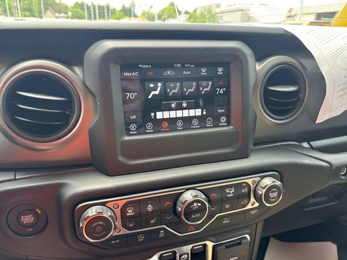 Used 2023 Jeep Gladiator Sport AWD/4WD image 27