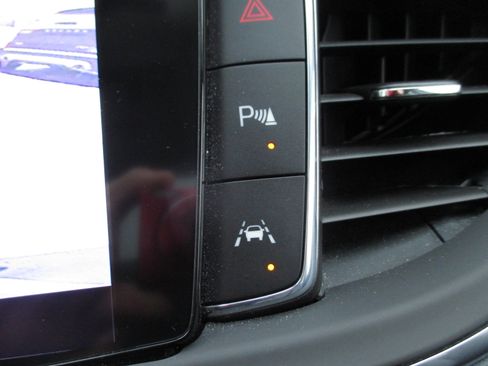 Used 2020 Buick Enclave Premium w/ Sun and Sites Package image 26