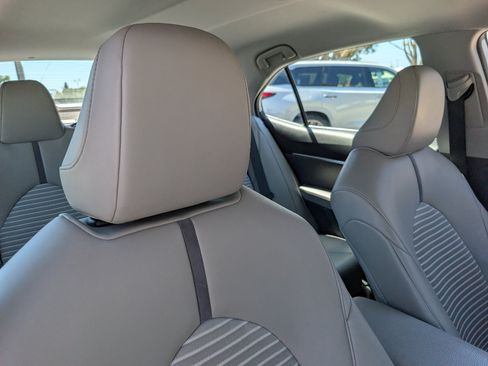 Used 2023 Toyota Camry SE FWD image 3
