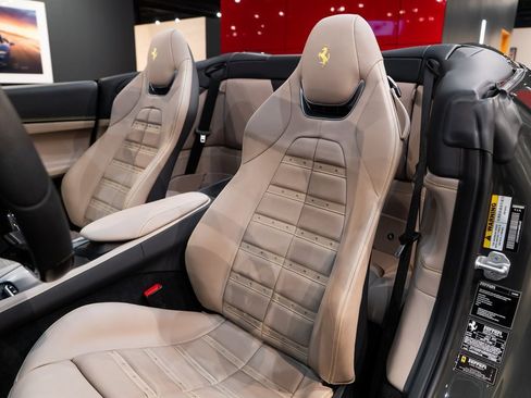 Certified 2022 Ferrari Portofino M image 4