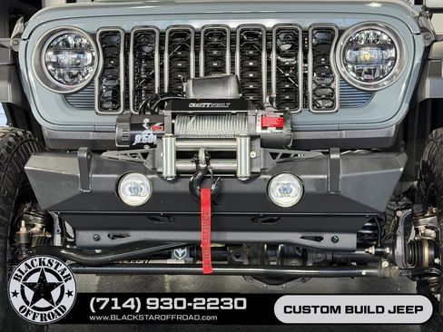 Used 2025 Jeep Wrangler Unlimited Rubicon 4xe w/ Safety Group AWD/4WD image 4