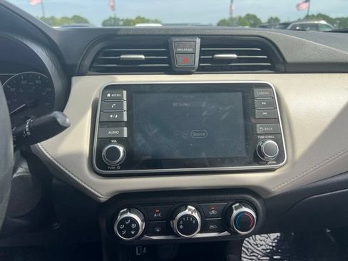 Used 2021 Nissan Versa SV FWD image 13