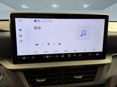 Used 2025 Ford Explorer ST-Line w/ ST-Line Street Pack image 24