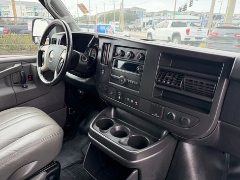 Used 2018 Chevrolet Express 2500 w/ Enhanced Convenience Package image 18