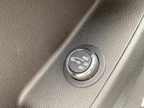 Used 2023 Chevrolet Traverse High Country image 13