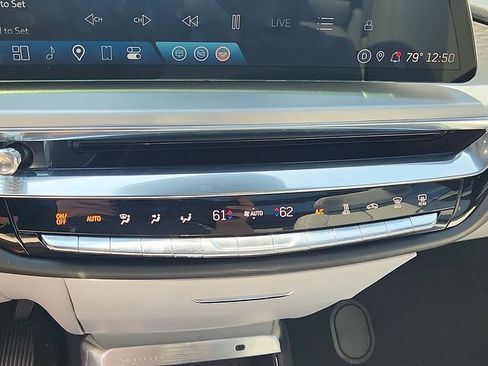 Used 2024 Cadillac Lyriq Luxury AWD/4WD image 16