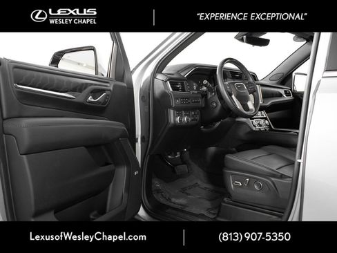 Used 2024 GMC Yukon Denali w/ Advanced Technology Package image 18