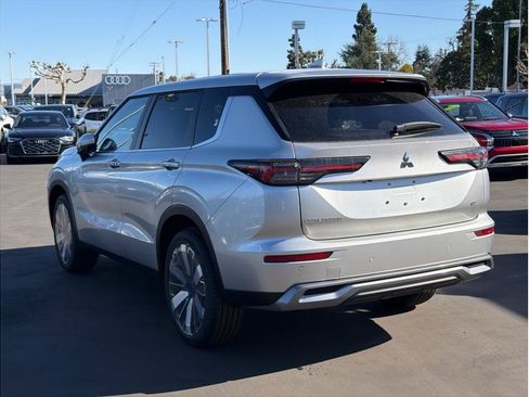 New 2026 Mitsubishi Outlander SE FWD image 7