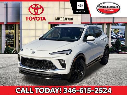 Used 2024 Buick Encore GX Sport Touring FWD image 1