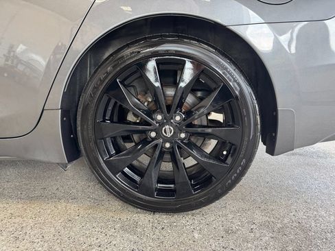 Used 2021 Nissan Maxima SR FWD image 23