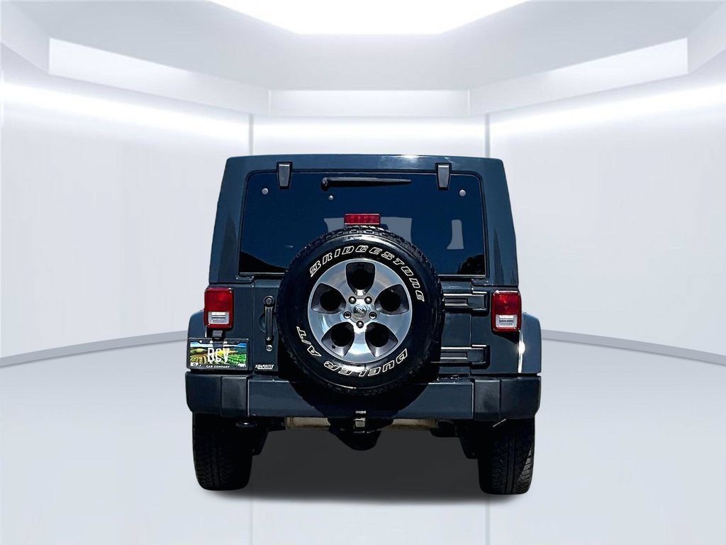 Used 2017 Jeep Wrangler Unlimited Sahara w/ Connectivity Group AWD/4WD image 6