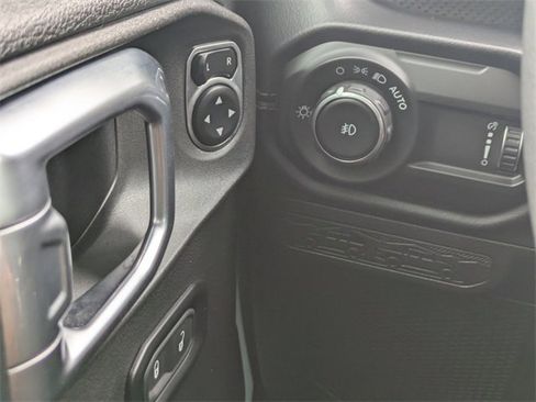 Used 2024 Jeep Wrangler Unlimited Rubicon image 25