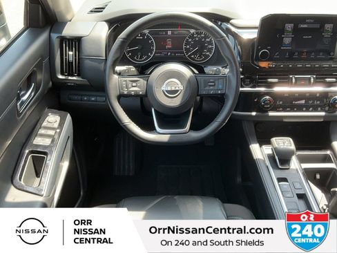 Used 2025 Nissan Pathfinder SL FWD image 15