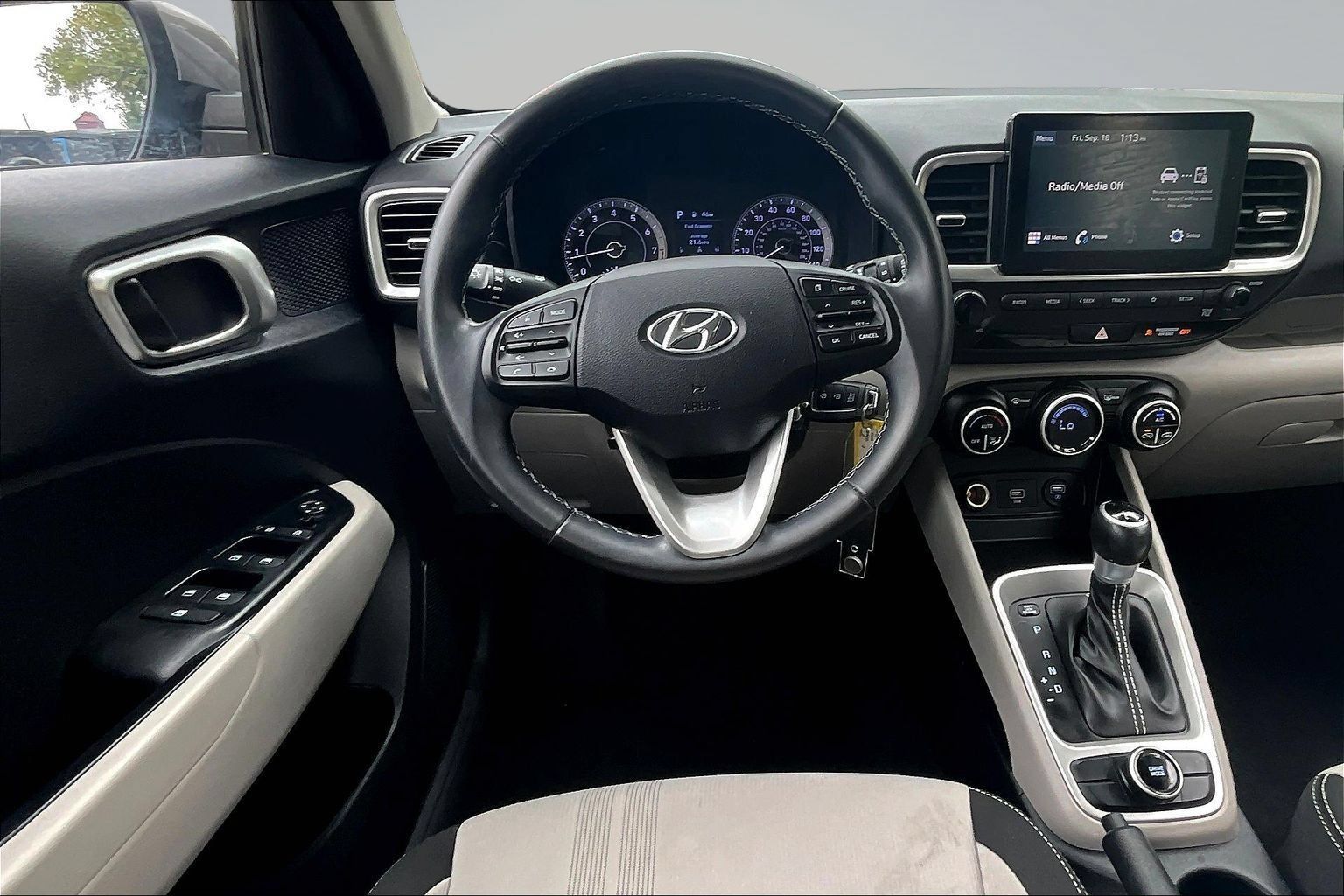 Used 2021 Hyundai Venue SEL w/ Cargo Package FWD image 8