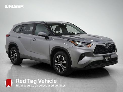 Used 2023 Toyota Highlander XLE image 7