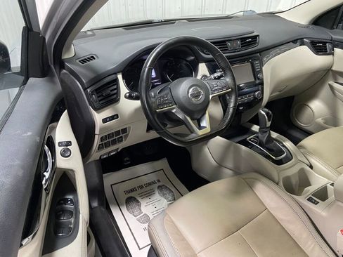 Used 2018 Nissan Rogue Sport SV w/ SV Technology Package image 6