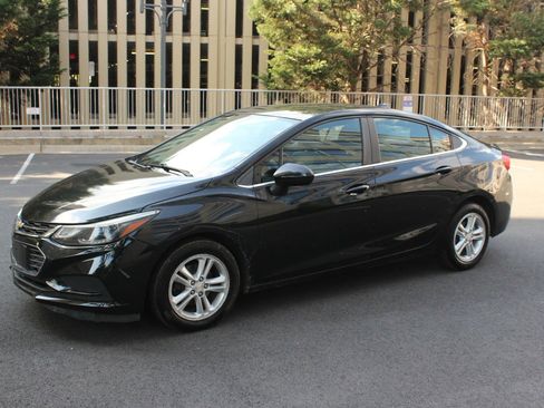 Used 2017 Chevrolet Cruze LT FWD image 12