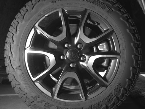 Used 2025 Jeep Compass Trailhawk AWD/4WD image 13