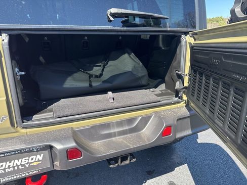 Used 2025 Jeep Wrangler Unlimited Rubicon AWD/4WD image 30