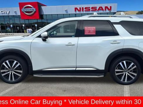 Used 2024 Nissan Pathfinder Platinum w/ Cargo Package AWD/4WD image 6