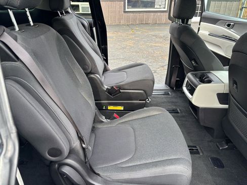 Used 2022 Kia Carnival LX FWD image 10