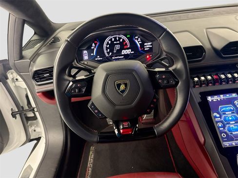 Used 2020 Lamborghini Huracan EVO image 23