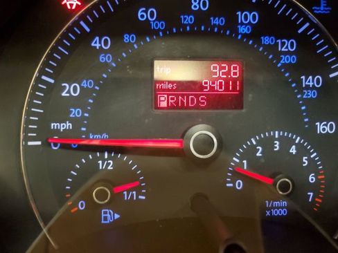 Used 2006 Volkswagen Beetle Convertible w/ Package 1 FWD image 17