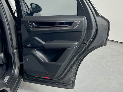 Certified 2024 Porsche Cayenne S AWD/4WD image 25