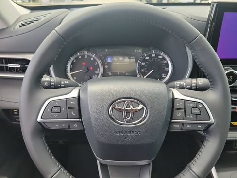 New 2026 Toyota Highlander XLE AWD/4WD image 8